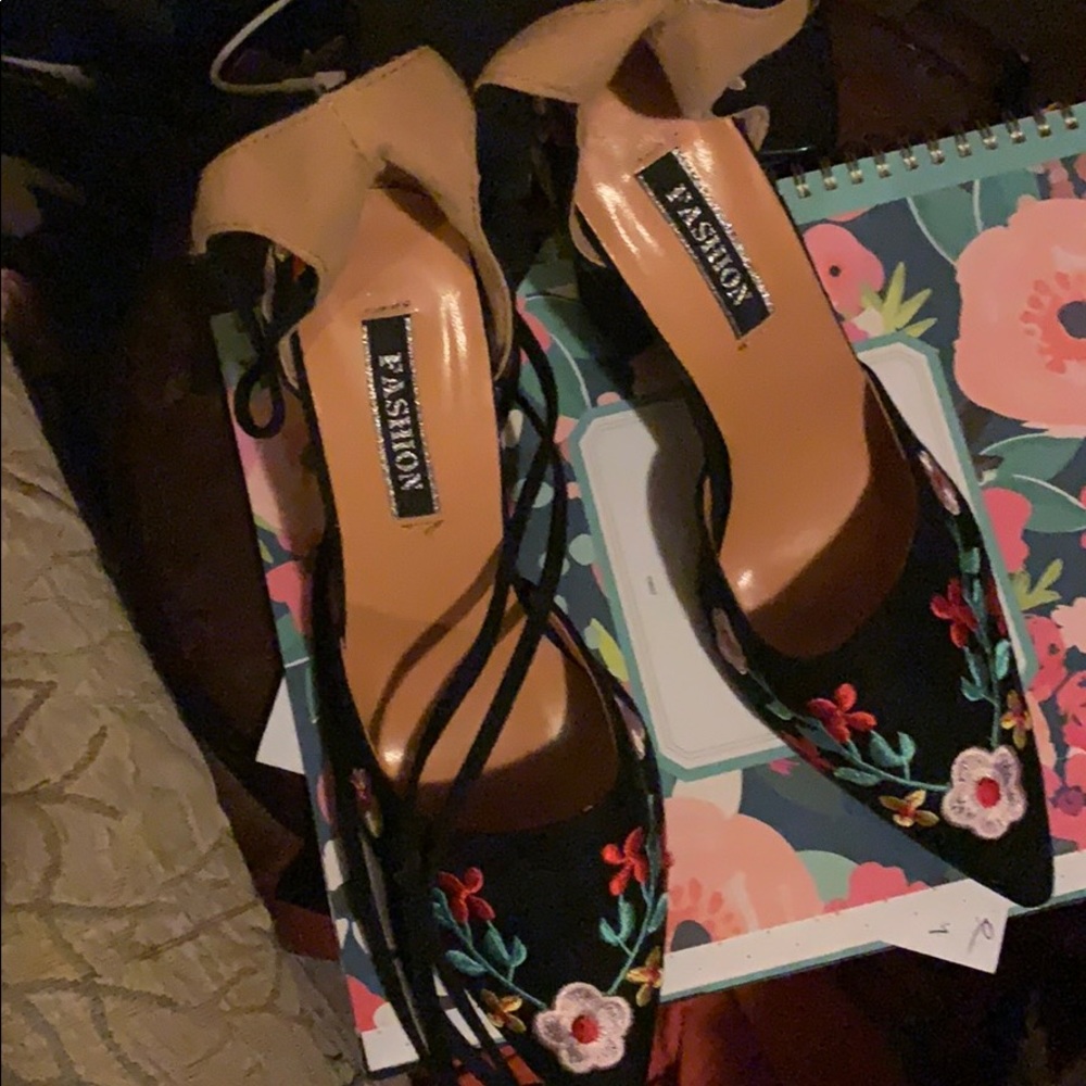 Embroidered Heels - Picture 4 of 4